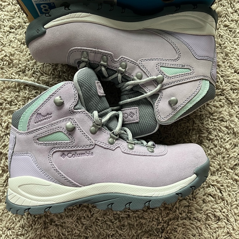 Woman’s 8.5 Columbia Waterproof Boots